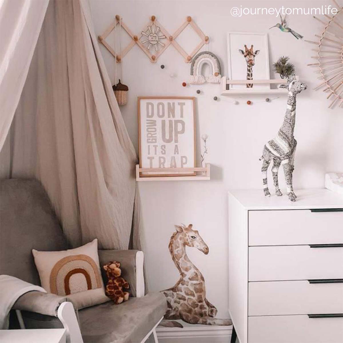 Giraffe wall decal in kids room