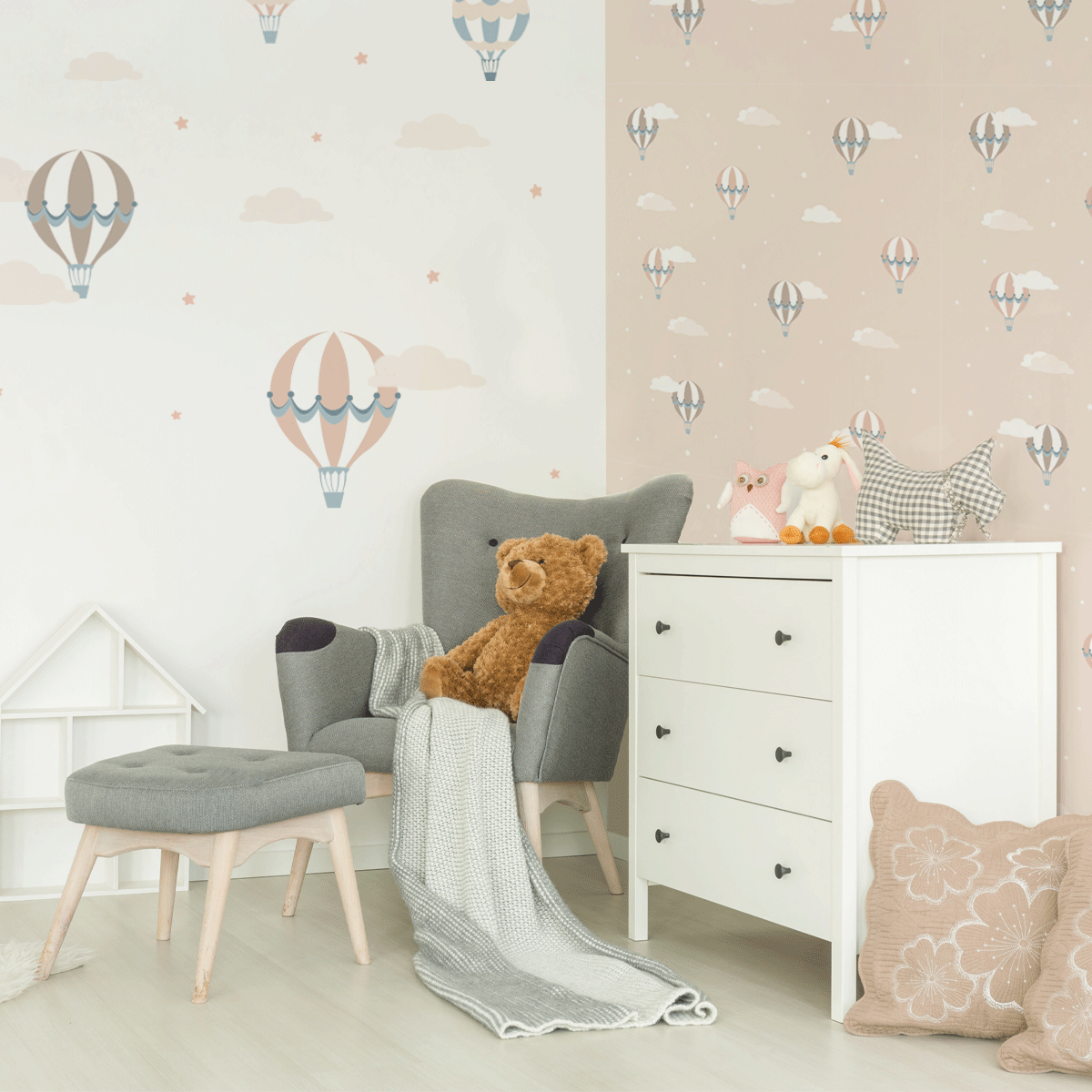 self-adhesive wallpaper, removable wallpaper, kids bedroom wallpaper, nursery wallpaper, kids bedroom ideas, nursery ideas, hot air balloons wallpaper, pink hot air balloons wallpaper